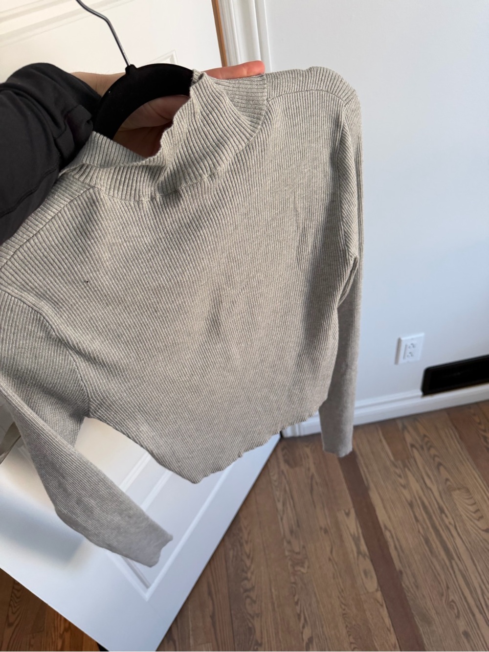 Simons Light Gray Ribbed Zip-Front Sweater Jacket - Picture 3 of 3